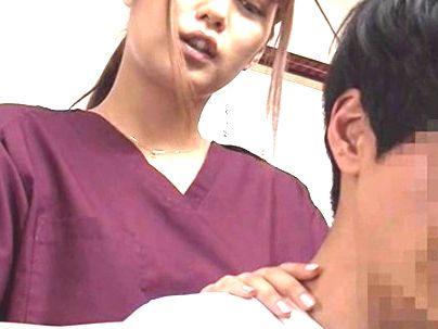 ＜マッサージ師！＞「だ、ダメですよ、」美乳おっぱいマッサジー師！エロ行為なし崩し的エロ行為に持ち込まれる！