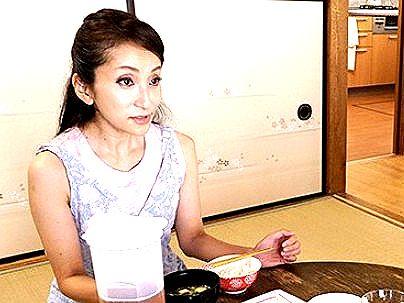 ＜五十路熟女！＞未亡人美魔女おばさん熟女オバサン！娘婿に夜這いエロ行為シチャウゾ！