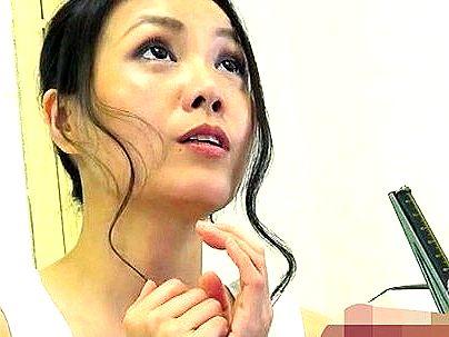 ＜人妻熟女！＞「え？おっきくなってきた…」清楚系可愛い巨乳おっぱい奥さん！先生チンポに興奮してしまい・・・