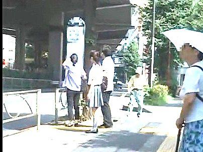 ＜バス痴●！＞「え、ダメ、」真面目そうな清楚系制服女子！バスの中で痴漢行為で犯されレイプされる！