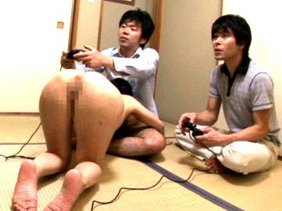 ＜性欲処理ペット！＞スレンダー細見カワイ子ちゃんパイパンオマンコ女子がゲーム中にジュポフェラしちゃうぞｗｗｗｗｗ
