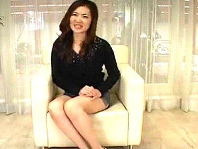＜オナニー観察！＞清楚系上品な感じの美人美魔女オバサン！勃起チンポでみて興奮してるぞ！
