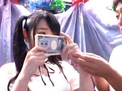 ＜素人ナンパ＞可愛い童顔美少女がＭＭ号でお金目当てでエロ行為やられちゃうぞ!!!!!!!