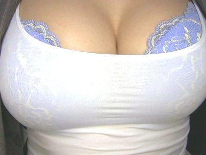 ＜痴漢！＞「セクハラ再現ｗW！」巨乳おっぱい人妻OL奥さん！エチエチでもだえ感じるゾ！