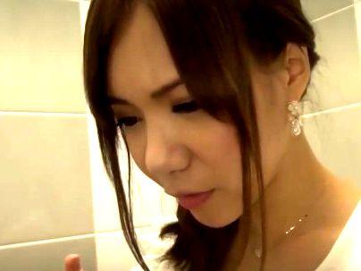 ＜素人ナンパ！＞「おいしいの…♡」エッロ体の巨乳おっぱいお姉さん！トイレでじゅぽフェラシチャウゾ！