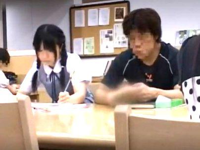 ＜図書館！＞「いや、やめて」スリムな体の美乳おっぱい女子！痴漢行為でヤラレマクリになっちゃうゾ！！
