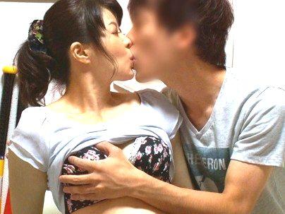 ＜四十路熟女！＞性欲高くて欲求不満の熟女がナンパされてエロ行為に持ち込まれるぞ！！！！