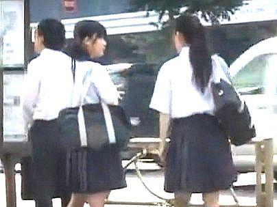 ＜バス痴漢！＞真面目そうな清楚系可愛い美少女！友達と乗ったバスでヤラレマクリにｗ