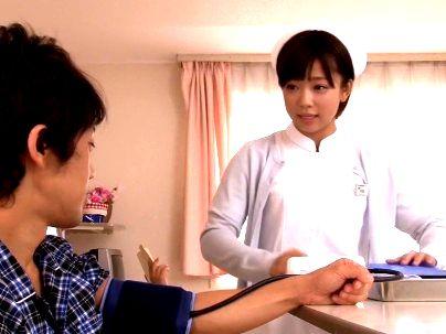 ＜新人ナース！＞「かわええｗ」ボーイッシの巨乳おっぱい看護師ナース！！患者とエロ行為シチャウゾ！