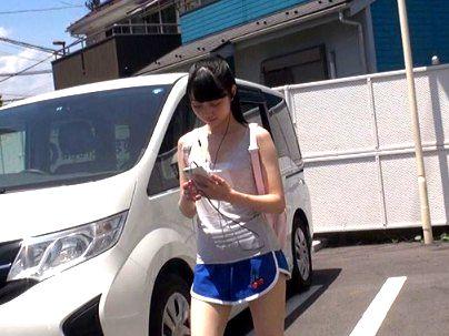 ＜素人ナンパ！＞「すごいのこれ…」ノーブラで過ごす貧乳ちっぱい女子！乱交エロ行為で悶えるぞ！
