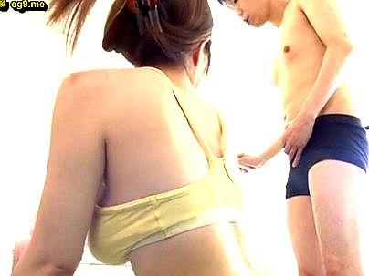 ＜従兄弟！＞爆乳オッパイ風呂掃除のオネエサンに我慢限界でえちえちしちゃう！！！！