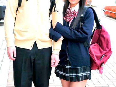 ＜素人ナンパ！＞「大丈夫かな？」ミニマム小柄オンナノコ！ＭＭ号で彼氏のチンポ当てゲームで失敗ｗW！