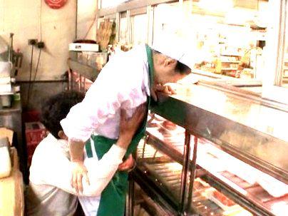 ＜美人パート！＞「ダメなの…」精肉コーナーの巨乳おっぱいパートさん！強引にエロ行為持ち込まれるぞ！