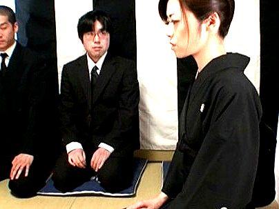＜未亡人！＞「もっとください…♡」欲求不満な美熟女人妻美魔女！他人棒でエロ行為しちゃうぞ！
