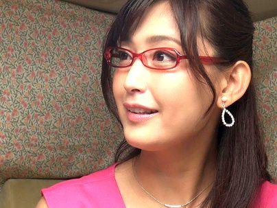 ＜人妻ナンパ！＞メガネの上品な感じの奥さんがナンパされてなし崩し的エロ行為に！！！！