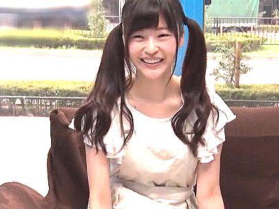 ＜素人ナンパ！＞スレンダー細見可愛い美少女がマジックミラー号で即パコ企画の餌食になるぞ！！！