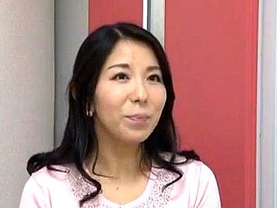 ＜四十路人妻！＞真面目そうな清楚系上品な感じ奥さん！AV面接にきてエロ行為に持ち込まれるぞ！