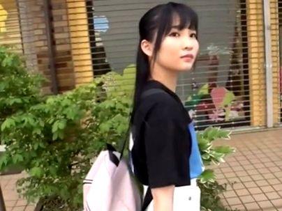 ＜素人ナンパ！＞町で見かけたカワイ子ちゃん自宅にいって童貞君相手にエロ行為頼んじゃう！！！！