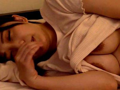 ＜若妻OL！＞「ｲﾔ‥やめて…」欲求不満なムチムチ巨乳OL！社長に強引にエロ行為持ち込まれるゾ！