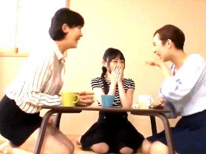 ＜熟女レズ！＞「もっとしたいの…♡」巨乳おっぱい人妻美魔女オバサンたち！レズビアン行為シチャウゾ！