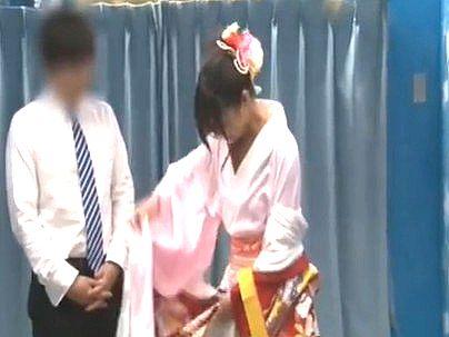 ＜素人ナンパ！＞スレンダー細身の女子が初詣にきた友達とＭＭ号でエロ企画に挑戦して・・・