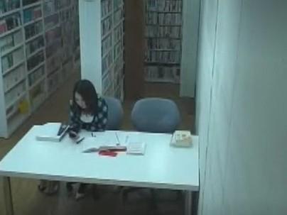 ≪逆ナンパ≫【図書館】細身のカワイ子ちゃんギャルが図書館で痴女行為でイタズラ三昧ｗｗｗｗ