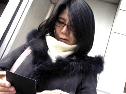 ＜温泉旅行！＞素人の奥さんメガネ熟女が温泉旅行で不倫エロ行為しちゃうぞ!!!!!!!