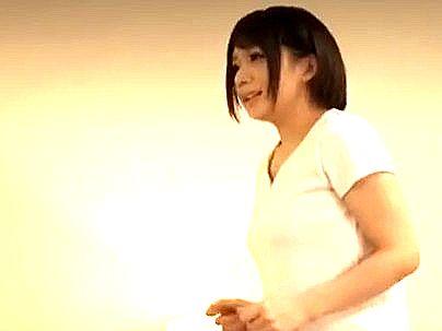 ＜麻里梨夏！＞スレンダー巨乳おっぱいマッサージ師！なし崩し的エロ行為しちゃう！