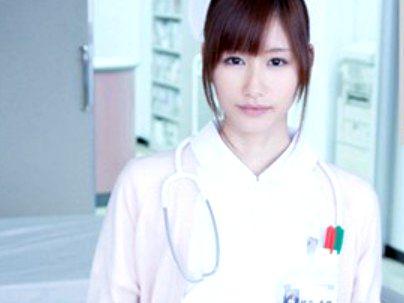 ＜美人ナース！＞スレンダー細身のカワイ子ちゃんナースが放尿処理をお口でとかｗｗｗｗ