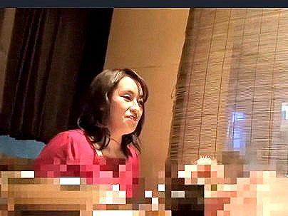 ＜人妻ナンパ！＞おばさんで本当にいいの？ぽっちゃり巨乳おっぱいおばさんがエロ行為になっちゃうゾ！