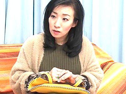 ＜人妻ナンパ！＞真面目そうな清楚系美熟女おばさん！ナンパしてエロ行為しちゃうぞｗｗｗｗ！