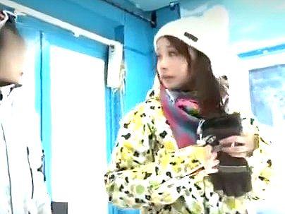 ＜連続中出し＞雪山で見つけたカワイ子ちゃんがMM号で寝取られエロ行為になる！！！！