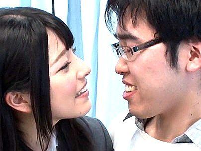 ＜素人筆おろし！＞美乳おっぱいの人気AV女優！シロウト男性筆おろしシテクレチャウ！
