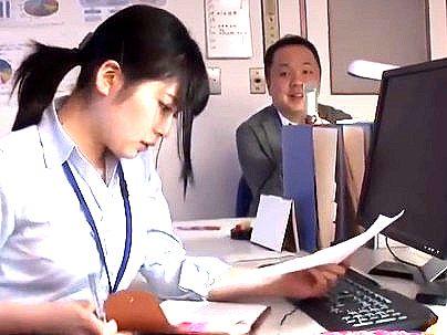 ＜セクハラ上司！＞清楚系上品な感じの巨乳おっぱいOL！セクハラ上司で強引に犯されレイプされるぞ！