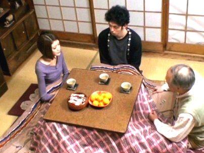 ＜コタツ不倫！＞性欲高め欲求不満のおくさん団地妻が旦那に内緒でエチエチシチャウゾ！！！
