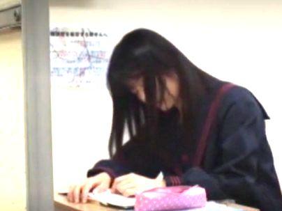 ＜膣内射精！＞真面目そうな清楚系女子が睡●薬で眠らされヤラレマクリになるゾ！！！！