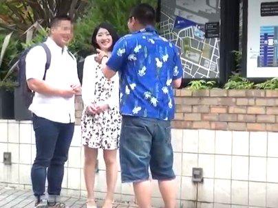 ＜裏切りの膣内射精！＞エロカワイ子ちゃん人妻がマジックミラー号でエロ行為にしかも裏切りの膣内射精ｗｗｗ
