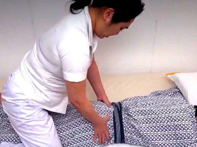 ＜施術師！＞「どーですか？」巨乳おっぱい熟女マッサ師！なし崩し的エロ行為持ち込んじゃうぞ！