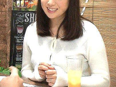 ＜オバサンゲッツ！＞「パイ乙・・いいね！」清楚な感じのボイン奥さん！が口説かれてエチエチ持ち込んじゃう(無料エロ動画)