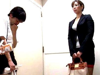 ＜美魔女！＞「凄いの…♡」エッロイ感じの巨乳おっぱいのP●A会長！エロい格好させられてえちえちに発展シチャウゾ！