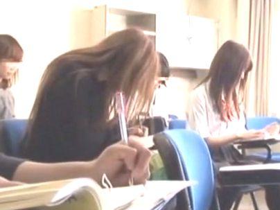 ＜予備校生！＞スレンダー細見のカワイ子ちゃん美少女が先生と禁断エロ行為になるぞ！！！