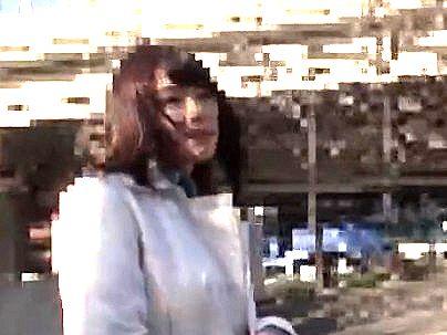 ＜浜崎真緒！＞「デケぇ…」巨乳おっぱい極エロ美少女！野外露出調教で感じちゃうぞ！