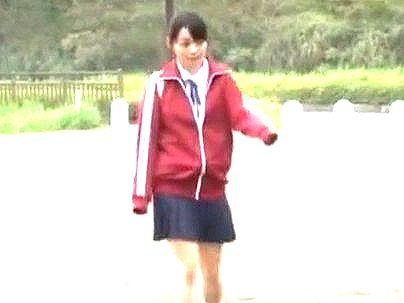 ＜制服美少女！＞犯されたのにエロ行為に興奮したスレンダー細身美乳オッパイ美少女がまた公衆トイレに行くぞ！
