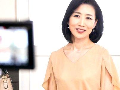 ＜人妻熟女！＞「五十路？エッロ！」性欲高まり我慢限界の巨乳おっぱい美魔女！エロ行為でザーメン中出しになるぞ！