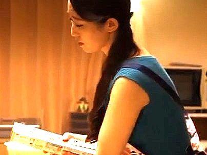 ＜超乳！＞性欲高まり我慢限界の巨乳おっぱい美魔女がオナニー！隣人に見られてエロ行為になっちゃう！