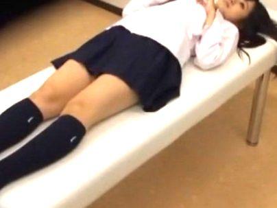 ＜悪徳医師！＞スレンダー細見可愛い美少女を...悪徳医師がエロ行為で楽しんじゃうゾ！！！
