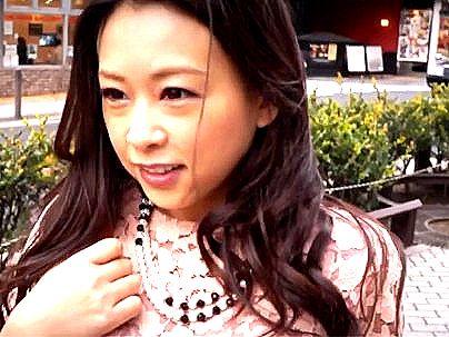 ＜人妻！＞ご近所で見かけた清楚な奥様ゲット！口説いてなし崩し的エロ行為に持ち込んじゃうぞ！