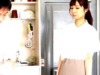 ＜熟女！＞「凄いの…♡」巨乳おっぱい美人人妻！近親相姦で悶え感じるゾ！