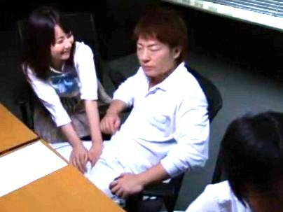 ＜清純美少女！＞「かわええｗ」巨乳おっぱい制服女子！会議中にエロ行為しちゃうぞ！