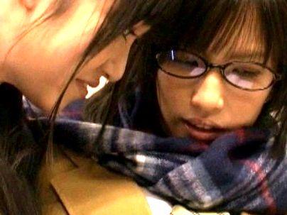 ＜レズ痴ｶﾝ！＞「やめてください…」メガネの地味娘！制服女子にレズビアン行為させられるぞ！